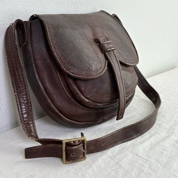 Vintage artisan handmade boho minimalist distressed genuine leather shoulder bag - Picture 11 of 17